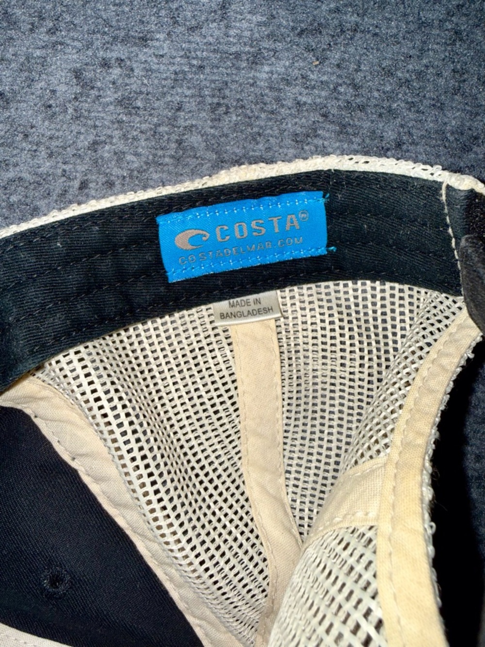 🍓Costa Black and Cream Mesh Trucker Hat - Picture 3 of 3